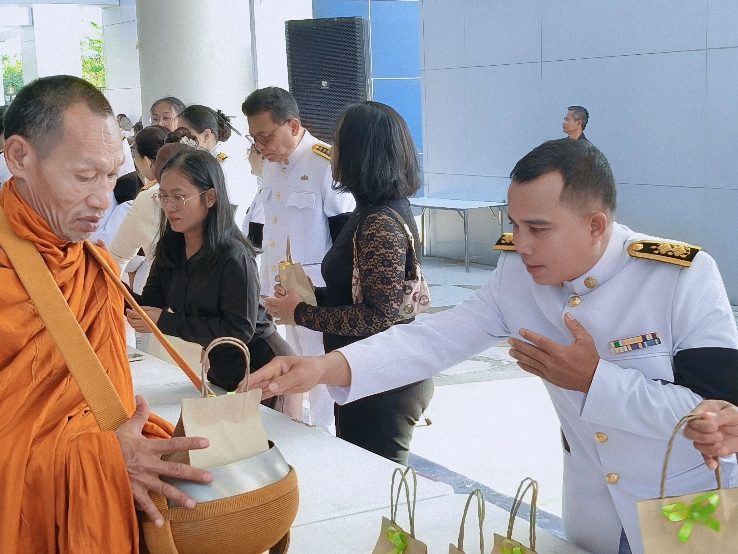 title - วันอังคารที่ 31 มีนาคม 2569 เวลา 07.00 น. นายประเสริฐ กาญจนเกียรติกุล ปฏิรูปที่ดินจังหวัดบุรีรัมย์ พร้อมด้วยเจ้าหน้าที่ ส.ป.ก.บุรีรัมย์ ร่วมรัฐพิธีที่ระลึก 